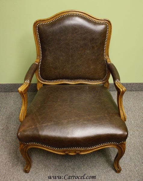 Antique 1940s French Country Walnut Leather Arm Chair In Excellent Condition In North York, ON