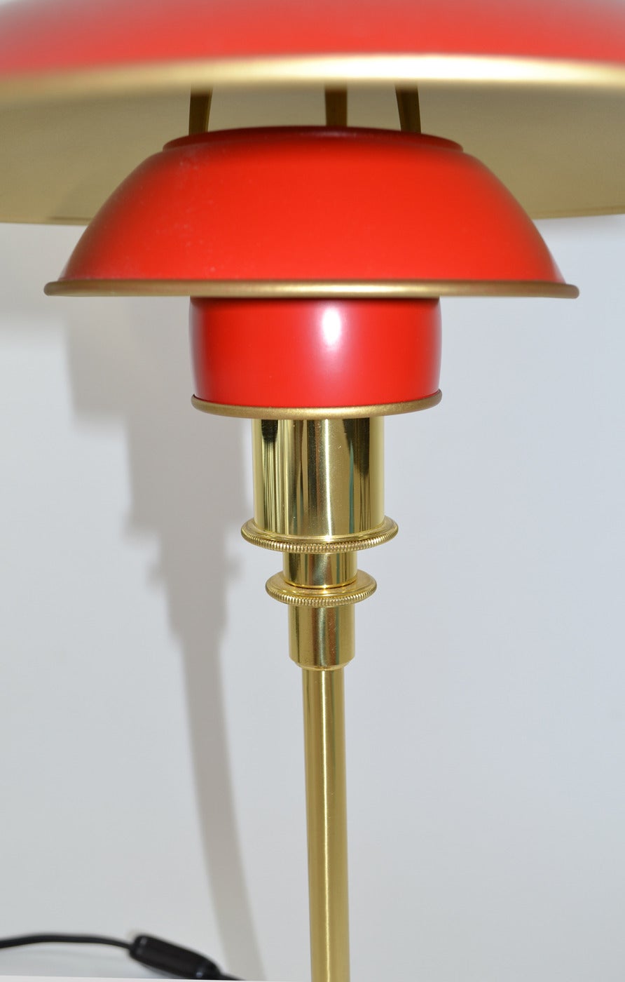 Henningsen PH 3/2 Table or Desk Lamp In Excellent Condition In Fort Lauderdale, FL
