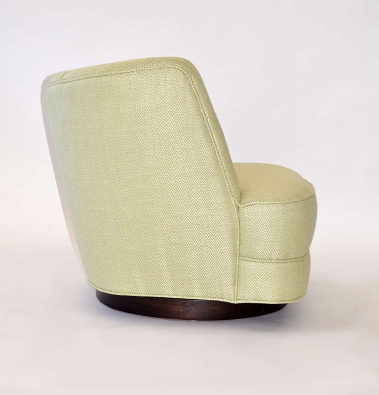 Late 20th Century Pair of Handsome Mid-Century Swivel Lounge Chairs