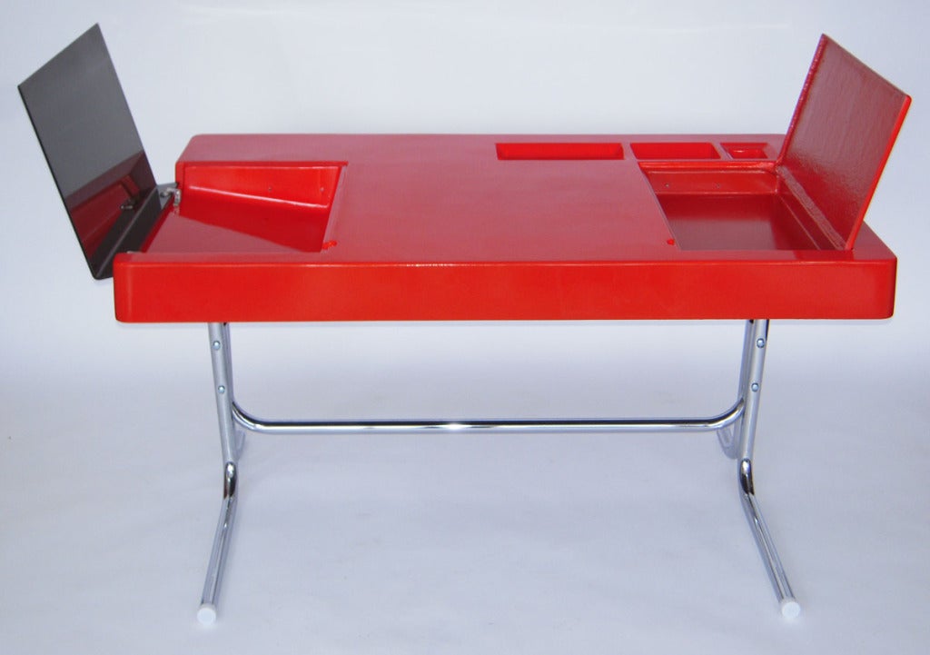 Cool Italian Molded Fiberglass Desk 3