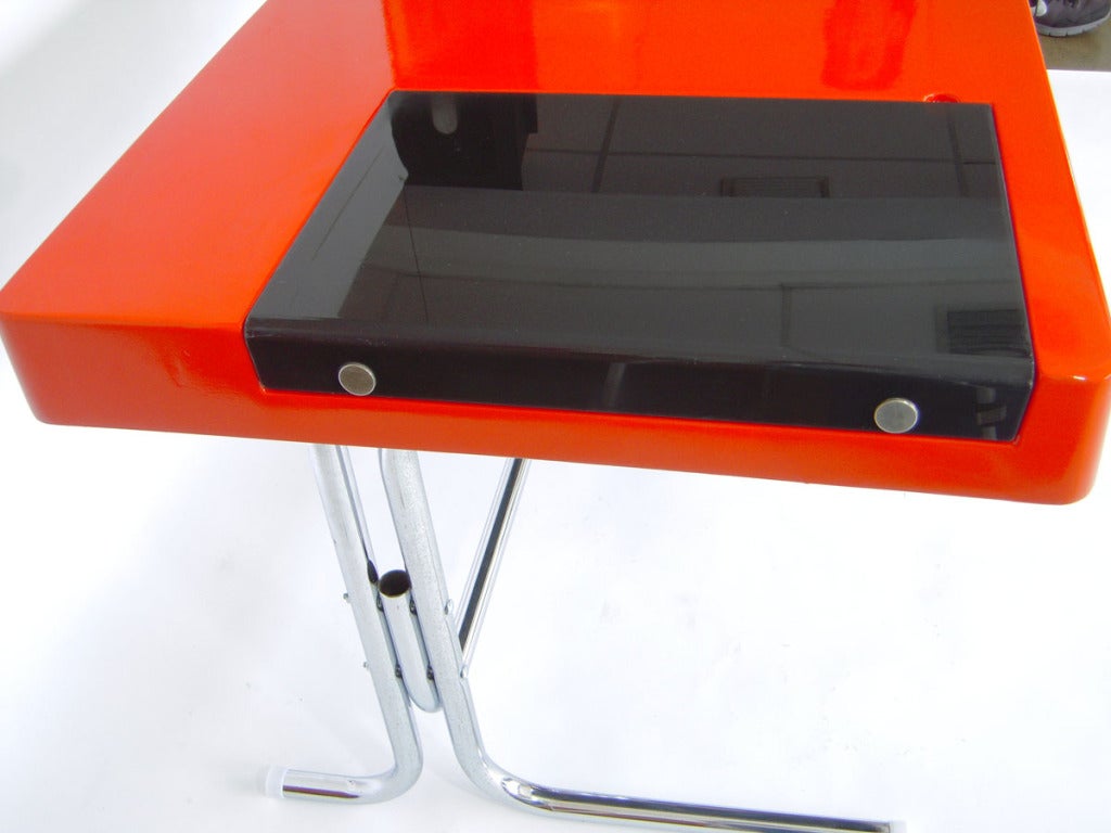 Cool Italian Molded Fiberglass Desk 4