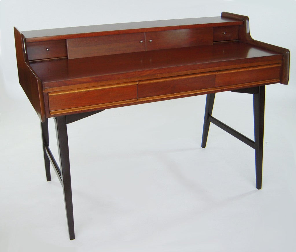 Sleek Midcentury Modern Writing Desk In The Style Of Gio Ponti - Sleek Midcentury Modern Writing Desk In The Style Of Gio Ponti S sleek midcentury modern writing desk in the style of gio ponti - sleek midcentury modern writing desk in the style of gio ponti s