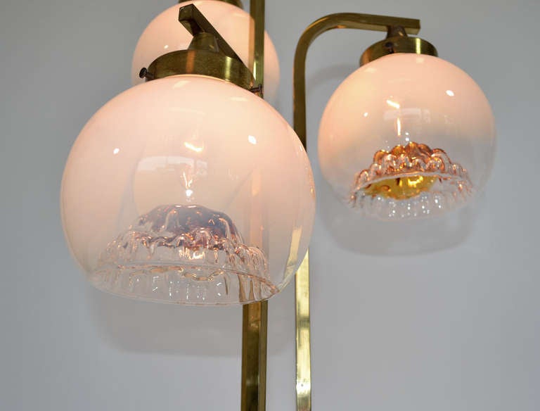 Lampada da tavolo italiana in vetro e ottone di A. V.I.I. Mazzega, Italia, anni '70 in vendita 2