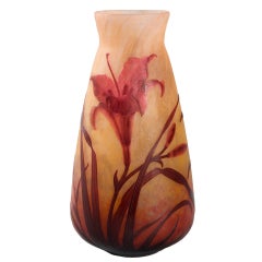 Vase en verre camée Daum Vase en verre camée Daum