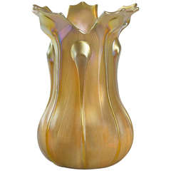 Quezal American Amber and Gold Glass Vase