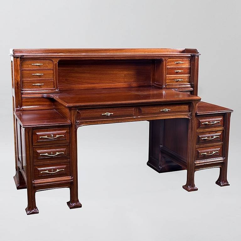 A French Art Nouveau mahogany desk by Selmersheim, featuring original bronze pulls on the 14 separate drawers and the shelf that slides out from the desk's right side, circa 1900.

(MG #11664)
