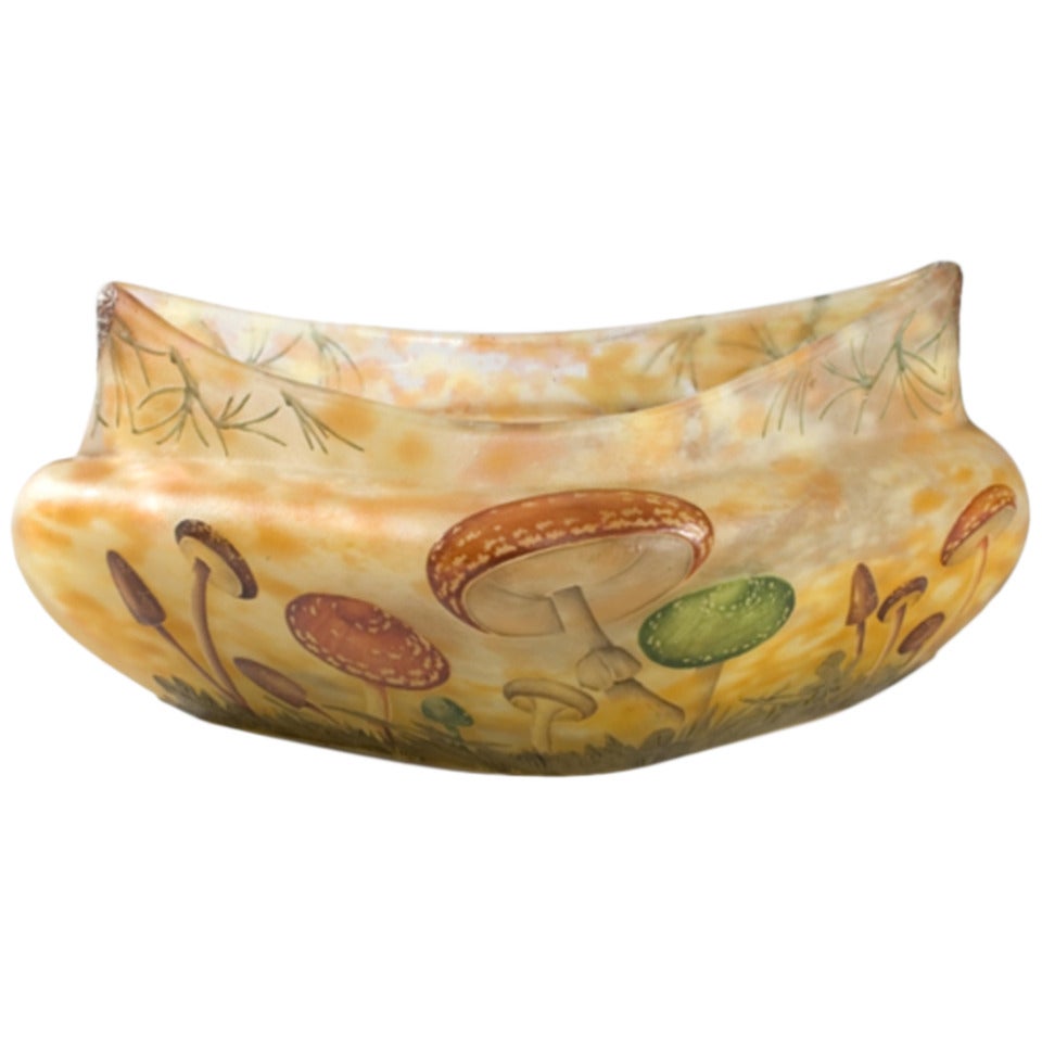 Daum French Art Nouveau Cameo Glass Bowl