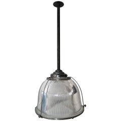Ensemble de vingt-sept lampes industrielles en holophane des années 1950  LE PRIX EST POUR UN PRIX  16 pièces vendues