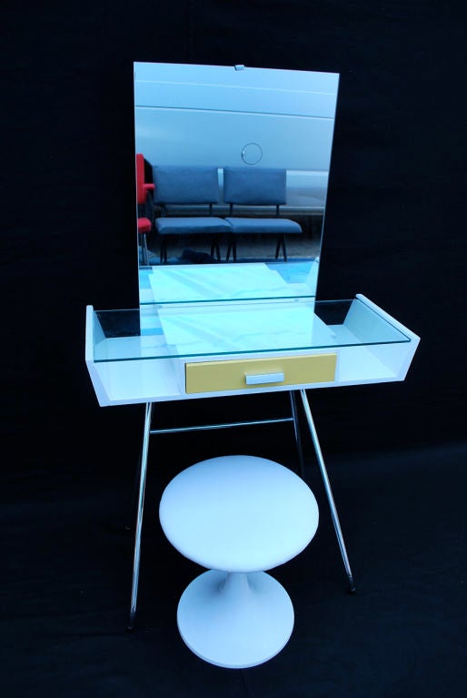 A very nice and elegant child or small person vanity

ALL SALES ARE FINAL, STORE CREDIT OR EXCHANGE ONLY