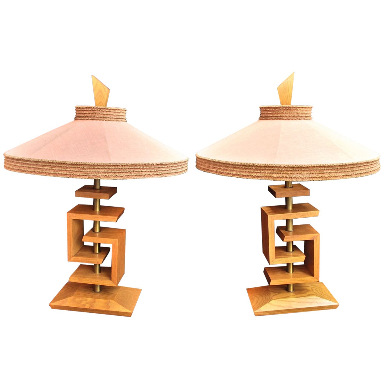 Schönes Paar Tischlampen von James Mont mit Original-Schirm im Angebot