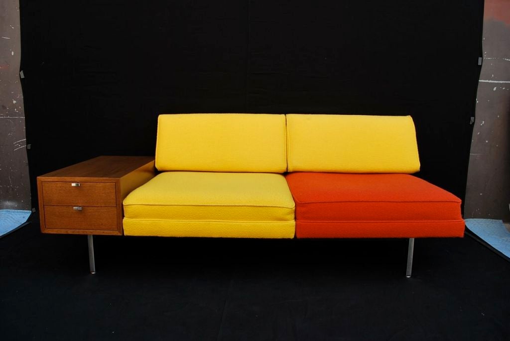 A beautiful and elegant sofa by GEORGE NELSON, we have also another two pieces modular seating system