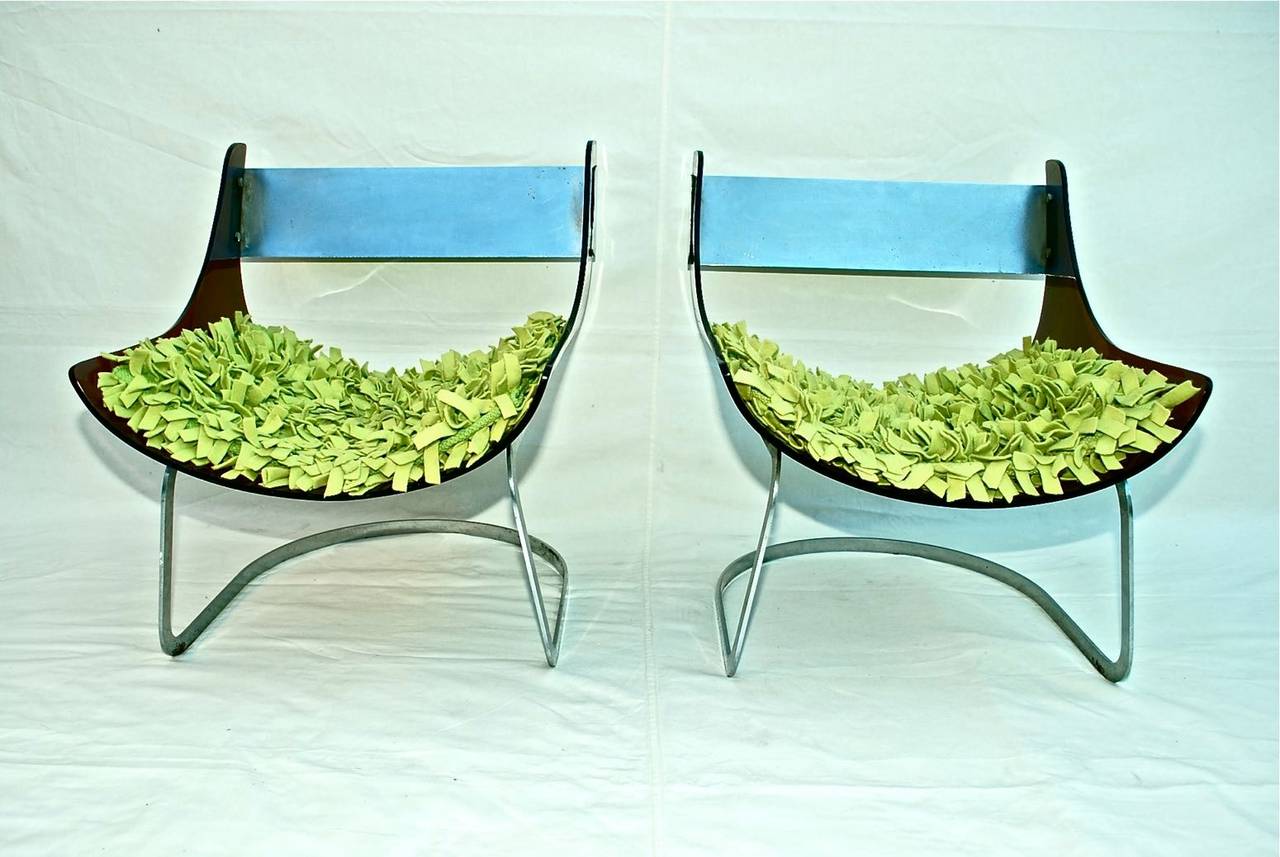 A very nice and elegant pair of French 1960 chairs, they is a picture with a colorful cushion.