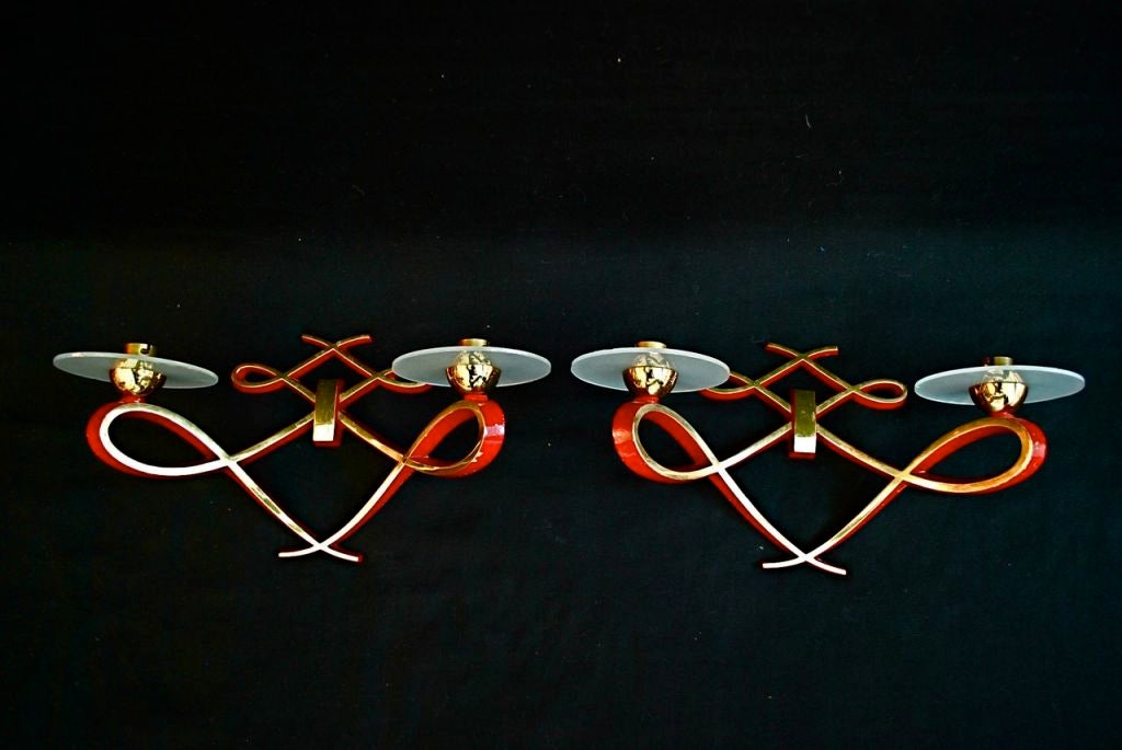 nous avons plus de trois mille appliques antiques et plus d'un millier de lampes antiques, si vous avez besoin d'une paire spécifique d'appliques ou de lampes, utilisez le bouton 