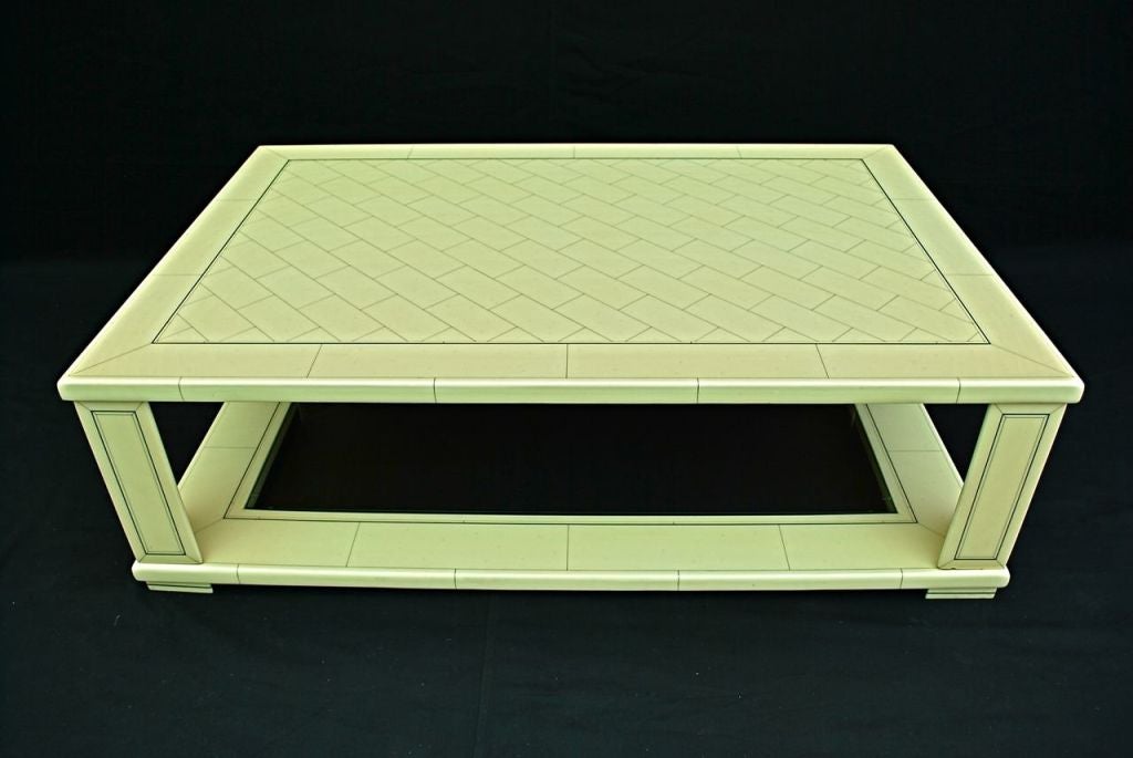 A beautiful and elegant coffee table, the color is much nicer in person, it is like a ivory color, where is the signature you can see the true color

ALL SALES ARE FINAL, STORE CREDIT OR EXCHANGE ONLY