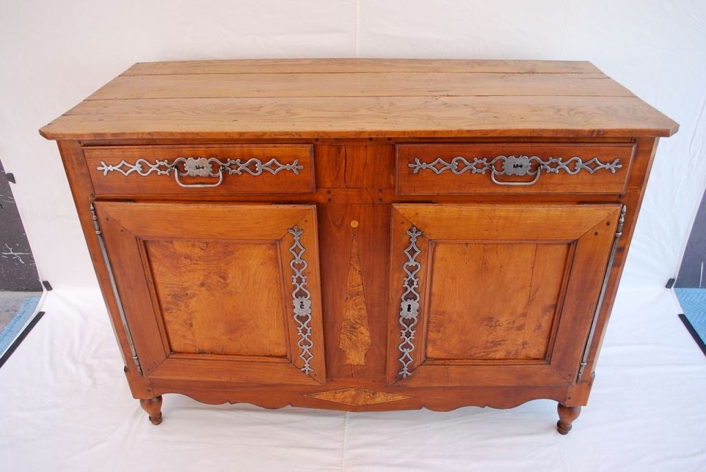 Antique French buffet LOUIS XIII style In Good Condition For Sale In Los Angeles, CA