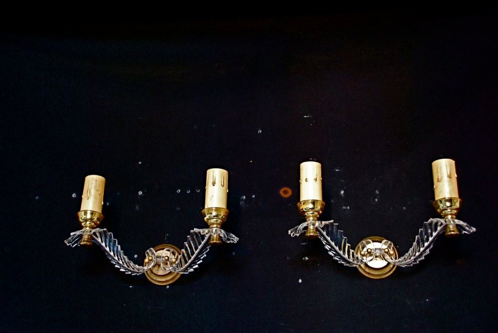 Ricorda che abbiamo più di tremila appliques antiche e più di mille luci antiche, non possiamo mettere tutto su 1stdibs, se hai bisogno di una coppia specifica di appliques o luci, chiedici che potremmo averla nel nostro negozio, inoltre abbiamo la