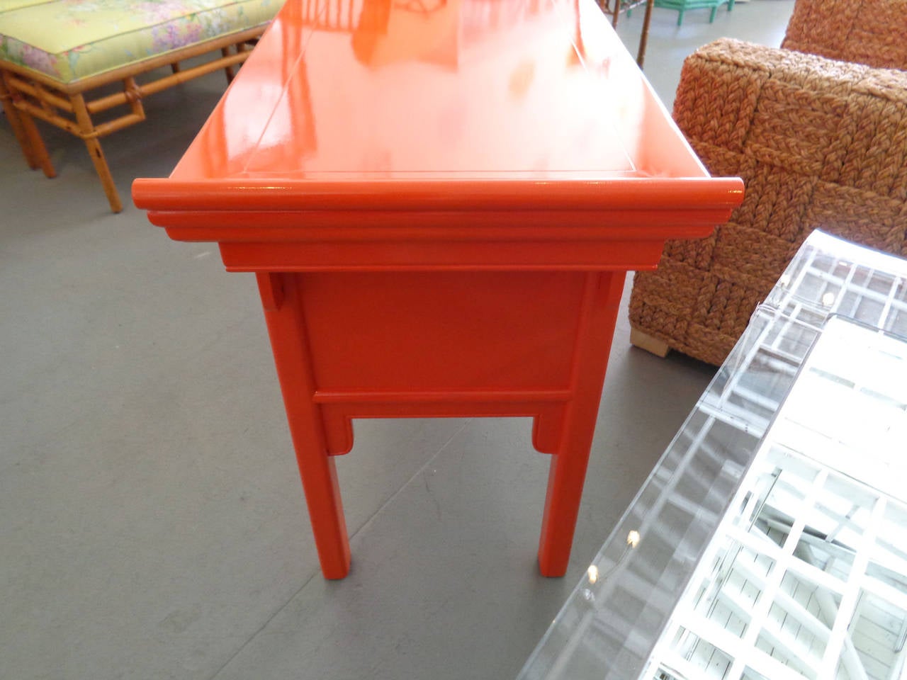 Pagoda Console In Good Condition In West Palm Beach, FL