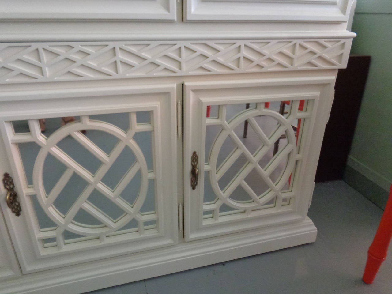 Fretwork Chippendale Pagoda Cabinet In Good Condition In West Palm Beach, FL