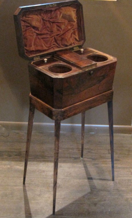 Antique English Rosewood Tea Caddy, circa 1820 In Excellent Condition For Sale In Los Angeles, CA