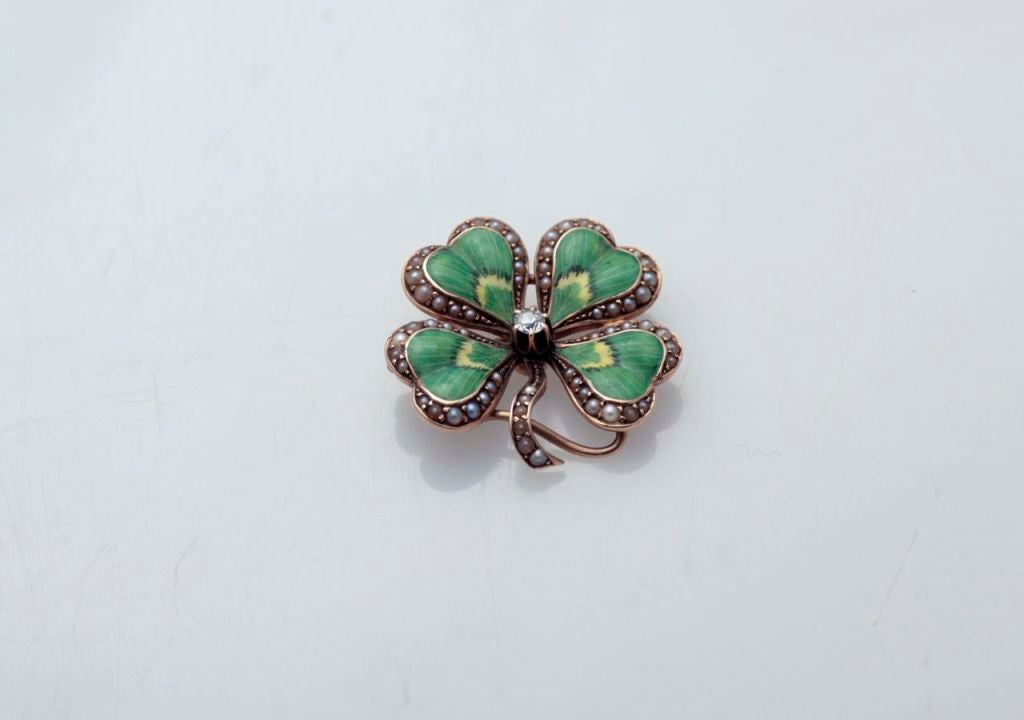 ENAMEL, DIAMOND AND PEARL FOUR LEAF CLOVER PIN.   SIMPLE, SMALL AND STUNNING.