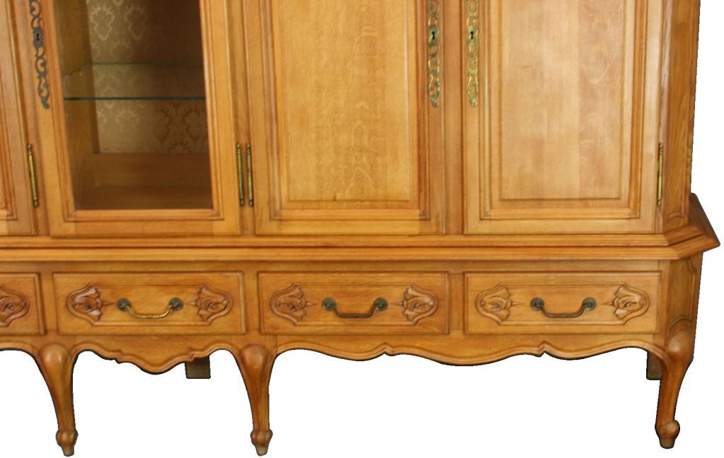 Large Vintage French Country Louis XV Cabinet Sideboard For Sale 4