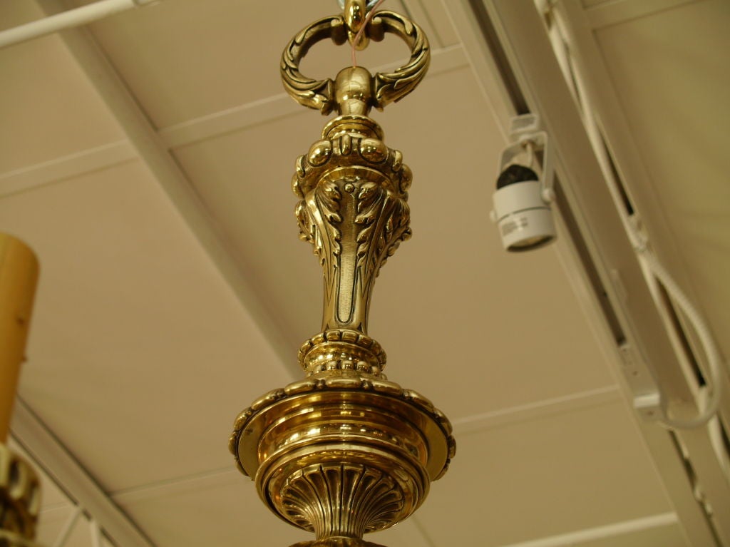 Massive 1940 francese 8 luce lampadario in bronzo In condizioni buone in vendita a Miami, FL