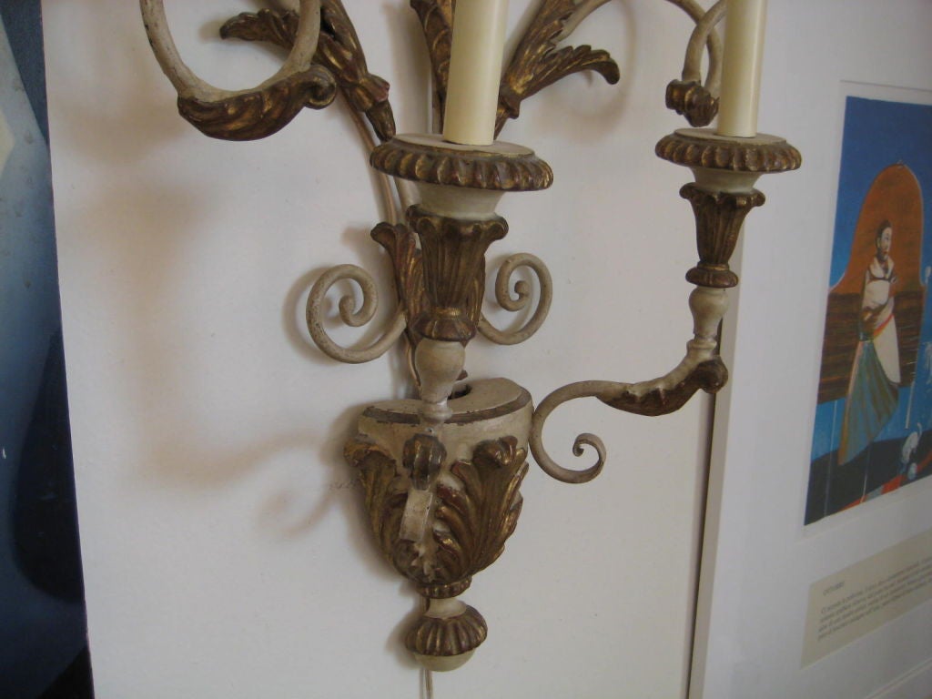 Pair of Florentine Italian Sconces Carved Giltwood Neoclassical  In Good Condition For Sale In Miami, FL