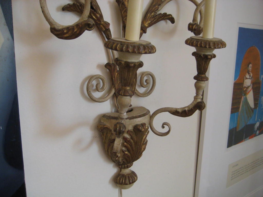 Pair of Florentine Italian Sconces Carved Giltwood Neoclassical In Fair Condition For Sale In Miami, FL