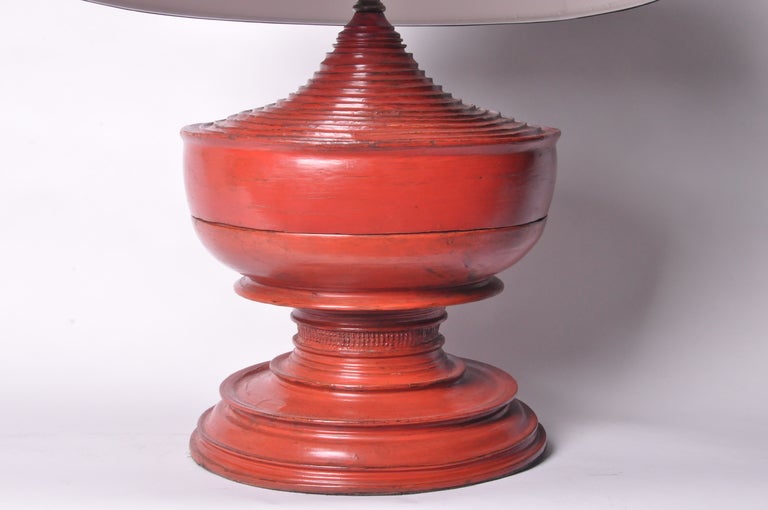 Red Urn Lamps In Excellent Condition In Chicago, IL