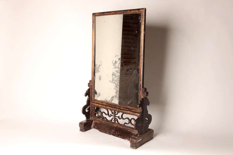 Specchio cinese del XIX secolo con supporto