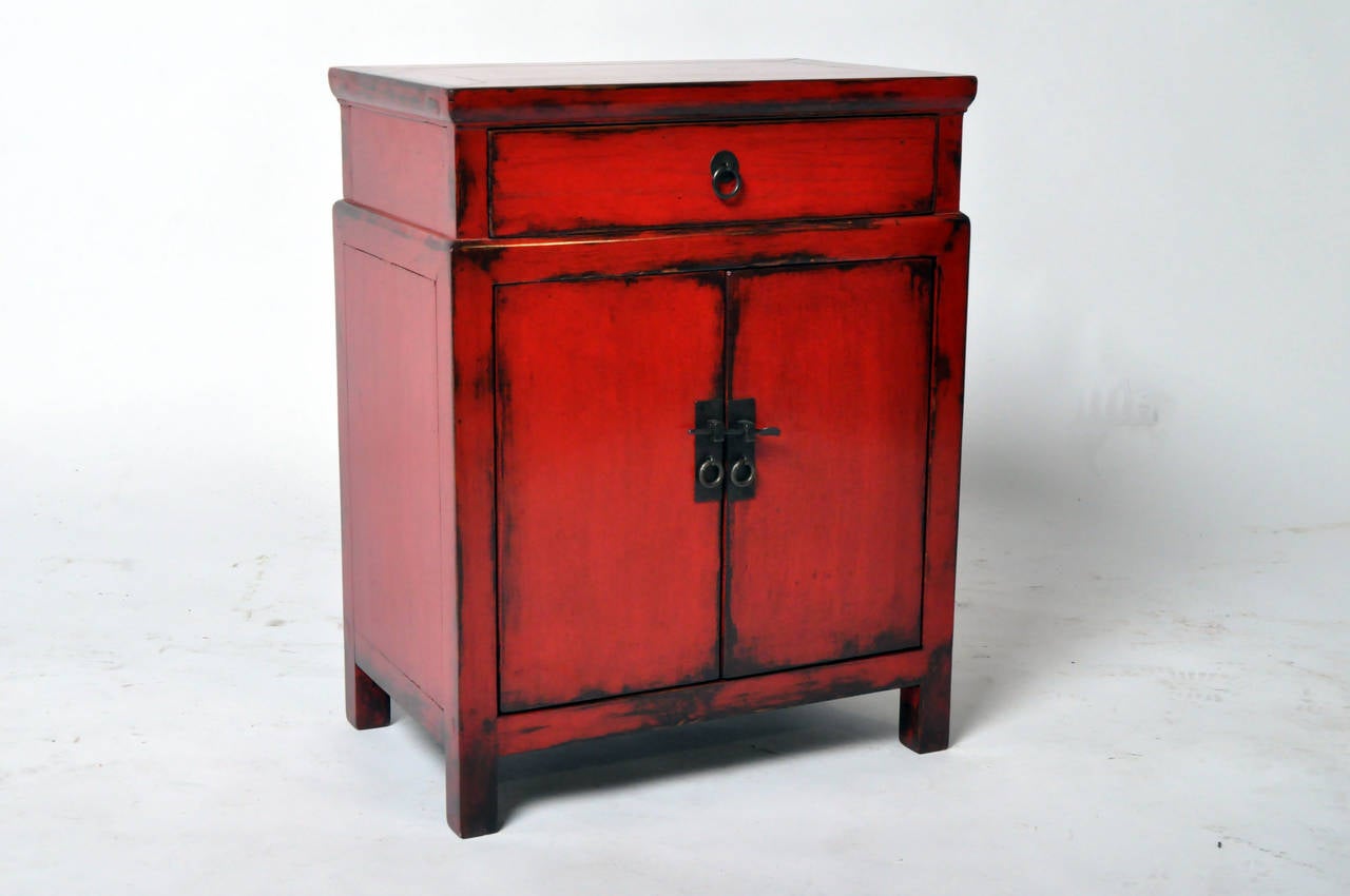 Pair of Red Lacquered Bedside Chests In Excellent Condition In Chicago, IL