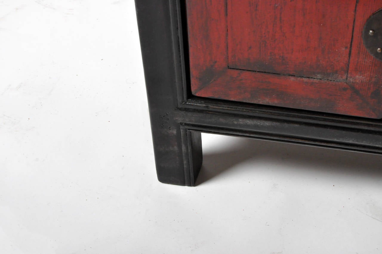 Red and Black Lacquered Cabinet with Display Shelf 1