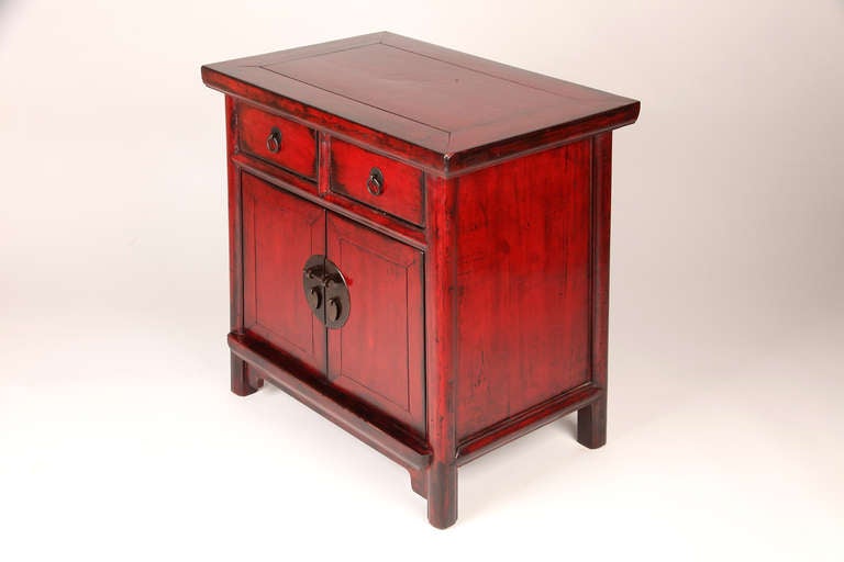 Pair of 19th Century Tapered Bedside Chest with Round Post In Excellent Condition In Chicago, IL