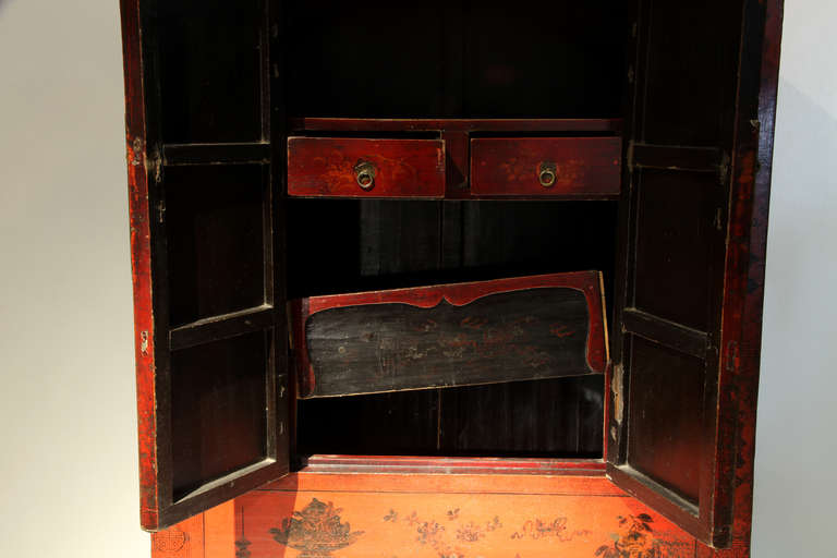 Chinese Red Lacquer Wedding Cabinet In Excellent Condition In Chicago, IL