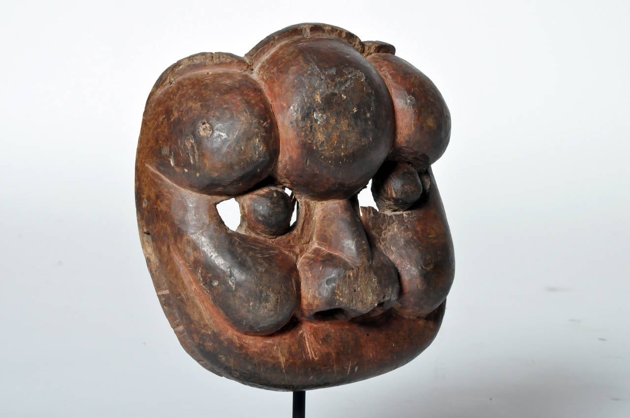 Yangmu Wood Mask on Stand In Good Condition In Chicago, IL