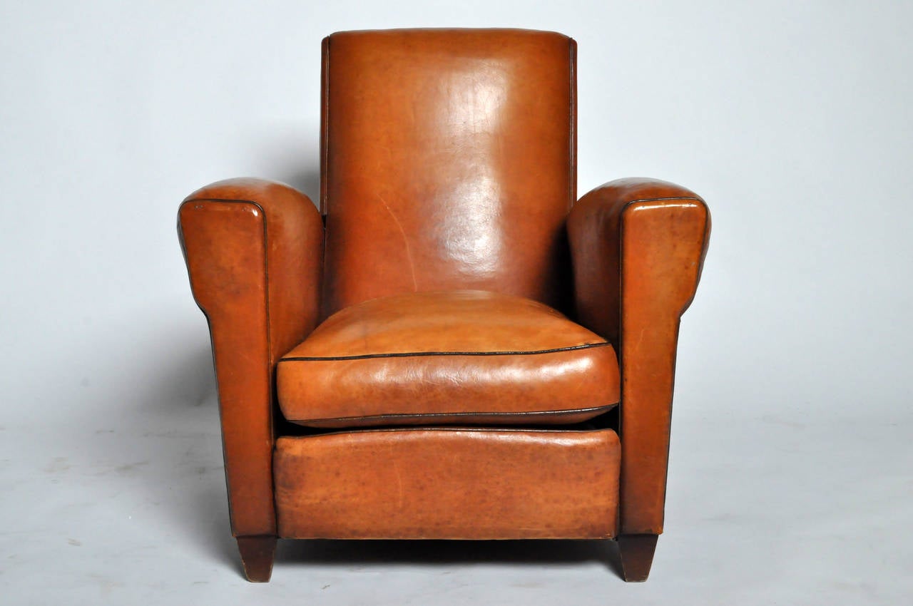 Pair of Angular French Leather Chairs In Excellent Condition In Chicago, IL