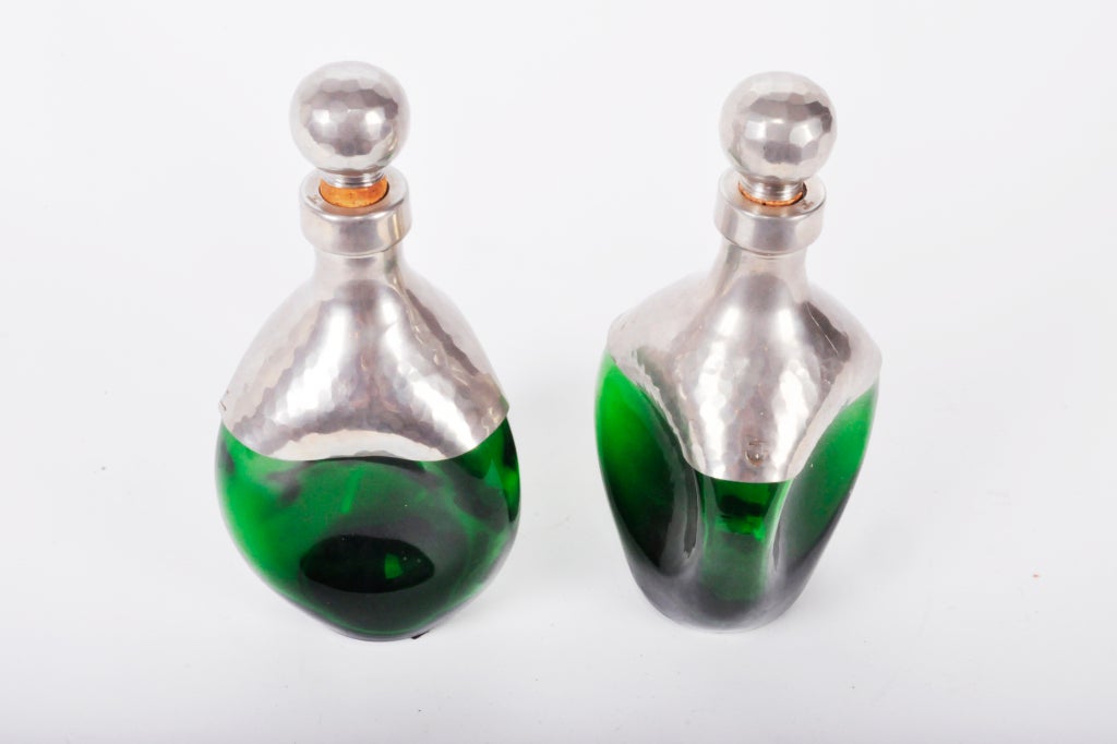 Pair of Green Glass Vessels In Excellent Condition In Chicago, IL
