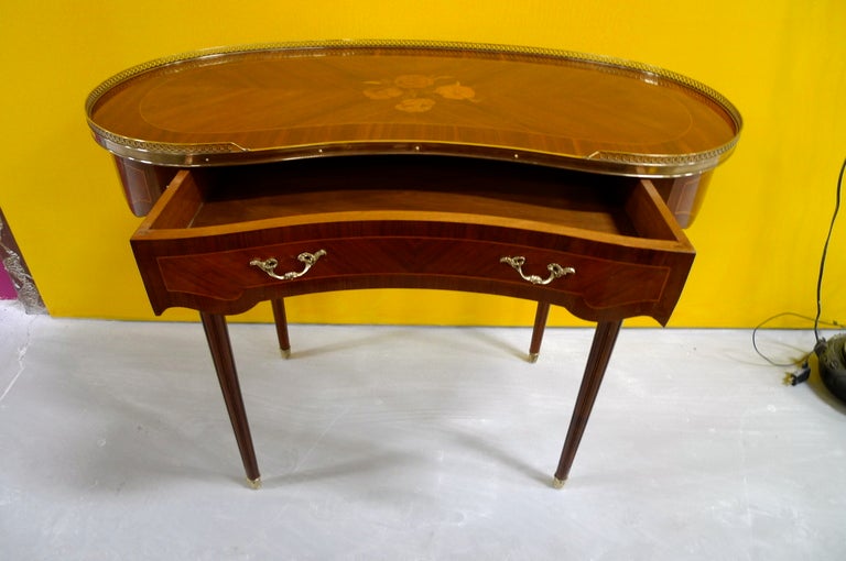 Louis XVI Style Ladies Writing Desk In Excellent Condition In Hanover, MA