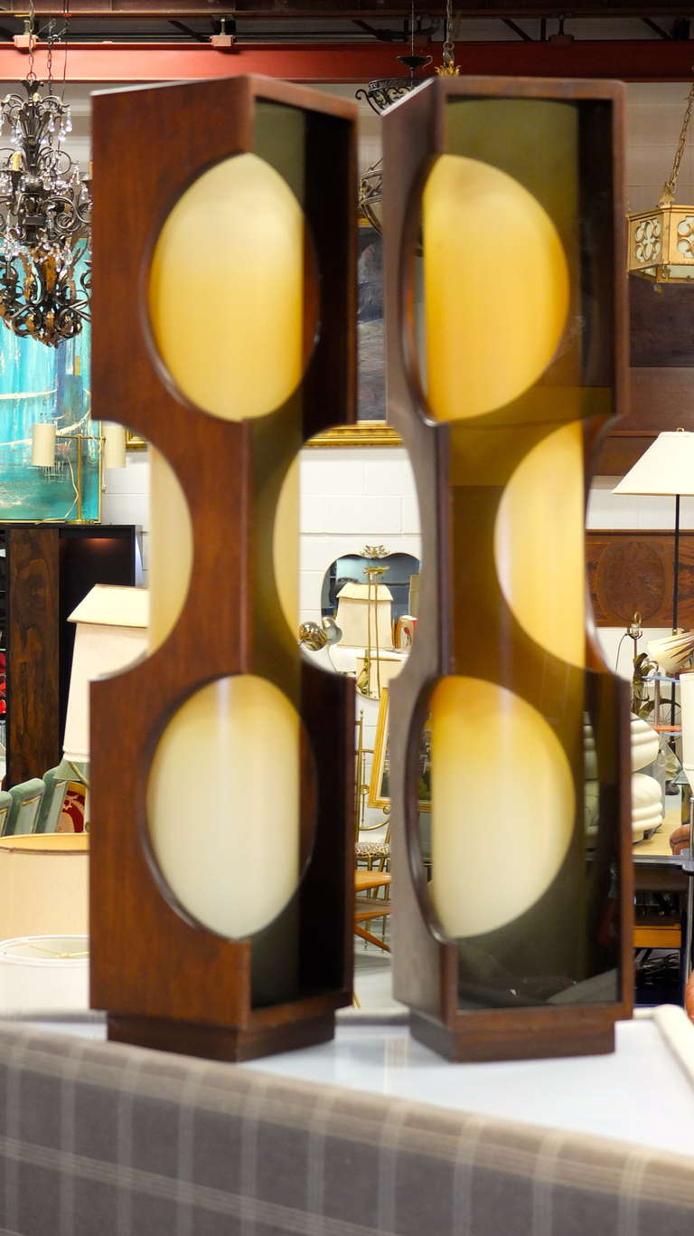 Impressive pair of original vintage large scale table or floor lamps from Modeline of California, makers of exceptional lighting.  These architectural lamps play with space and light and layers, 

37 inch tall box frame made of walnut with smoked