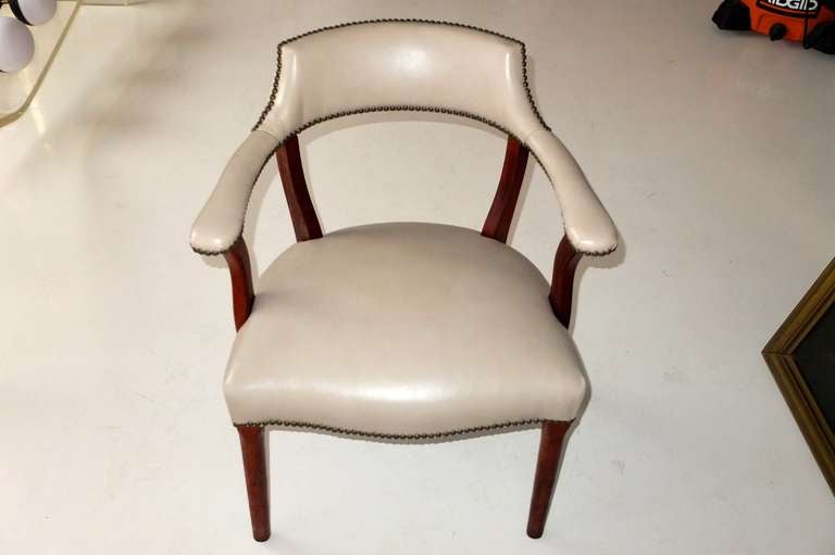 Cerise Chaise de bibliothèque à dossier incurvé
