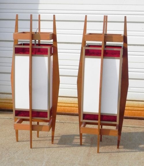 Pair of Teak-Framed and Stained Glass Hanging Lanterns In Good Condition In Hanover, MA