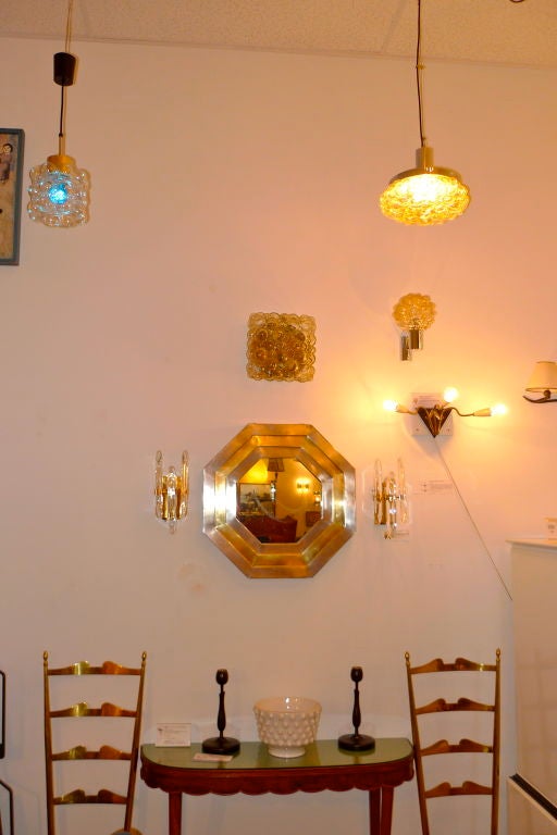 Milieu du XXe siècle Lampe à suspension autrichienne en verre bullé en forme de coussin en vente