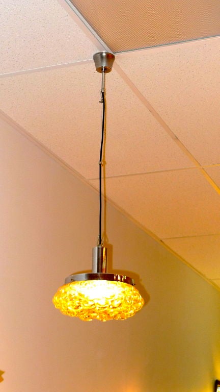 Lampe à suspension autrichienne en verre bullé en forme de coussin en vente 1