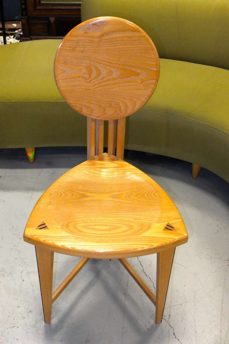 chair with circle back