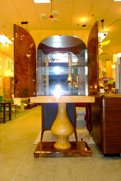 Aldo Tura Mirrored Cabinet Bar on Pedestal Stand In Excellent Condition For Sale In Hanover, MA