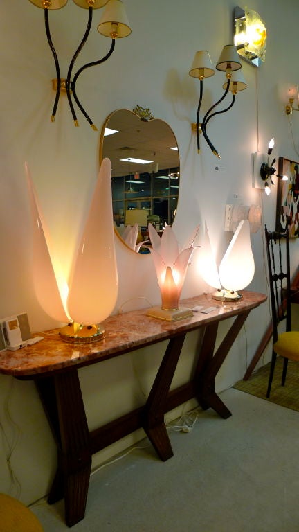 Paire de lampes de table à pétales de tulipe en acrylique rose d'après Rougier en vente 3
