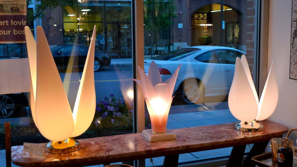 Paire de lampes de table à pétales de tulipe en acrylique rose d'après Rougier en vente 4