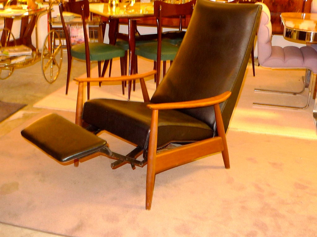 Walnut Pair of Milo Baughman Reclining Lounge Chairs