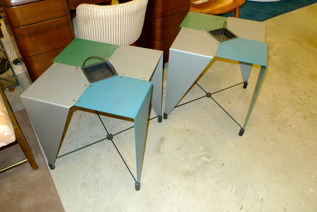 20ième siècle Paire de tables arlequin en vente