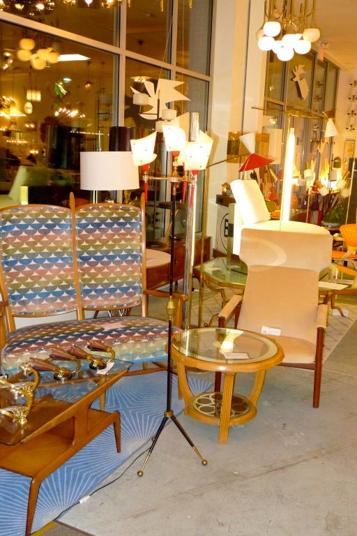 Paire de lampadaires tripodes fantaisistes de style moderniste français en vente 6